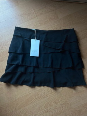 Skort with ruffles Zara new, black, size M