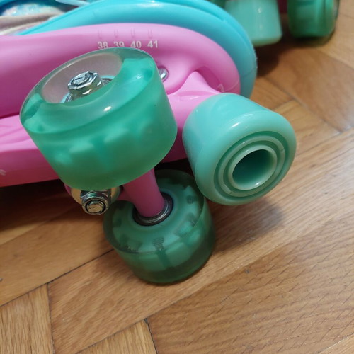 BYOX rollers new with light-up wheels, size 38-41