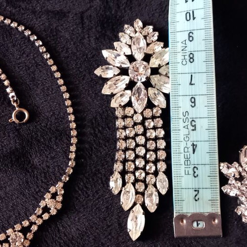 Rhinestone jewelry set with clip-on earrings, like new