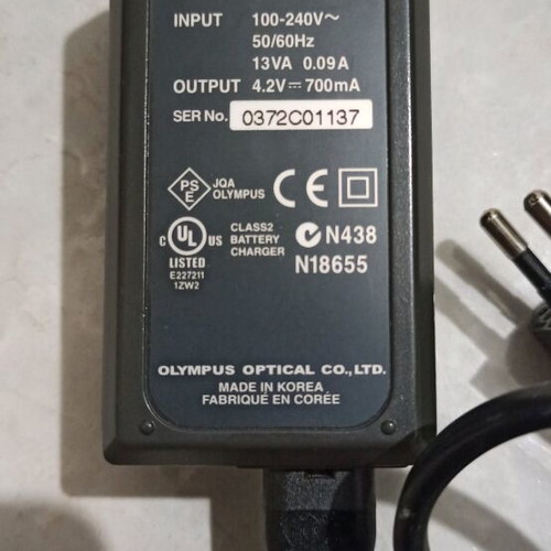 Olympus LI-10C charger like new, Lion battery