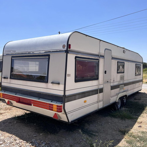 Hobby Prestige Caravan 9 Meters Fully Equipped in Excellent Condition