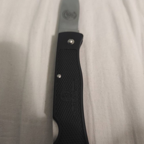 Smith & Wesson SW300N Eagle Scrimshaw knife like new, stainless steel blade
