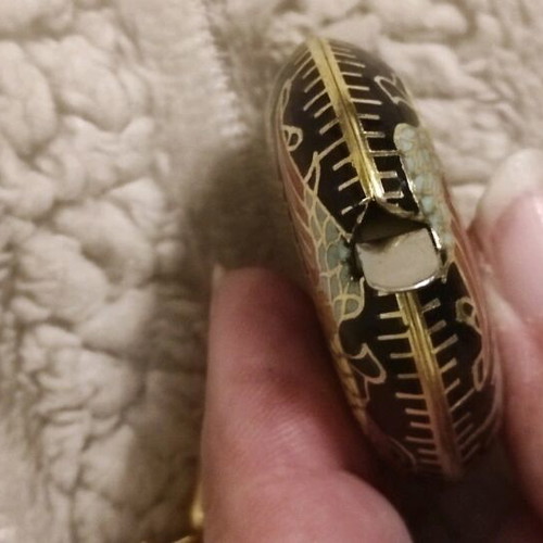 Cloisonné keychain like new with traditional Asian design