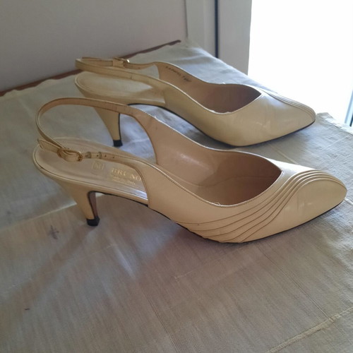 Bruno Magli women's pumps used, size 39, beige, 6 cm heel