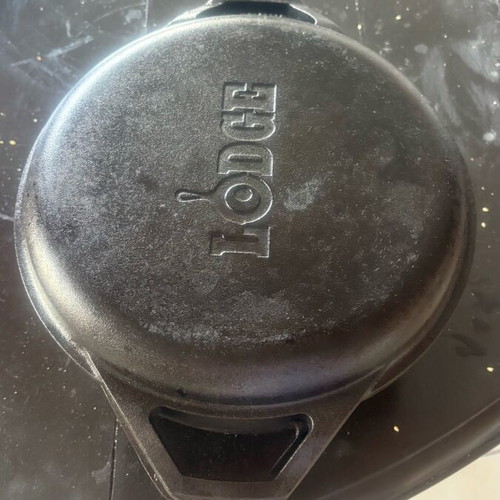Lodge Chef Collection Double Cast Iron Pan with Lid 22.2cm like new
