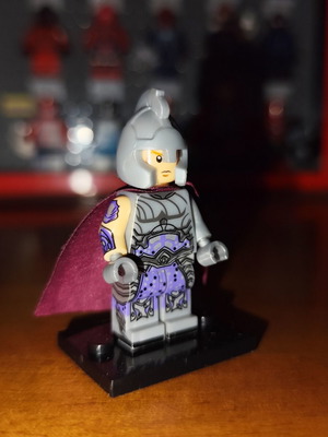 Orm Ocean Master φιγούρα Lego σαν καινούργιο με βάση στήριξης και μοβ κάπα