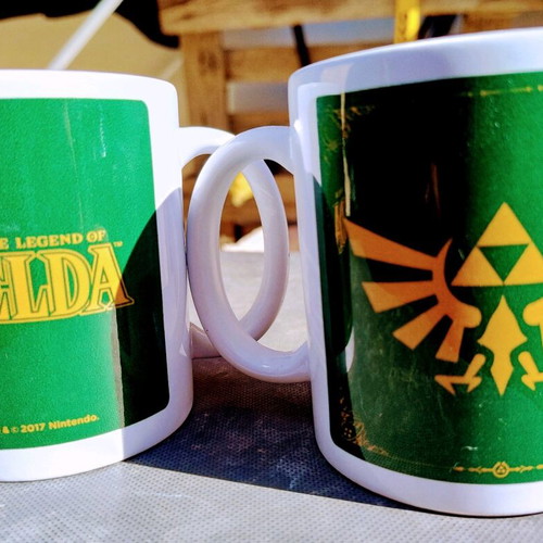 Zelda set with 2 glass stands and 2 mugs, like new