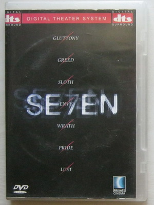 Seven διπλό DVD θρίλερ με Κέβιν Σπέισι, Μόργκαν Φρίμαν, Μπραντ Πιτ