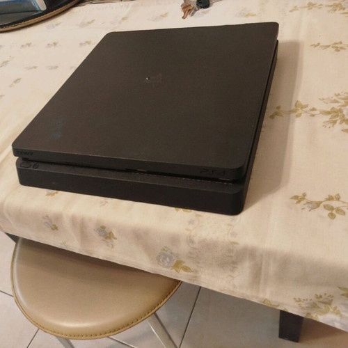 Playstation 4 Slim used