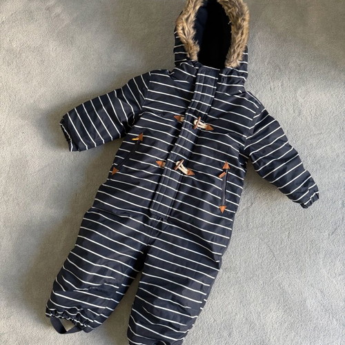 Baby snow suit 86cm like new