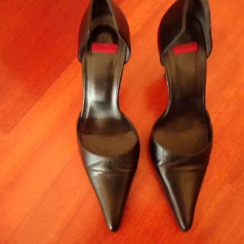 Pointed black pumps used, size 37