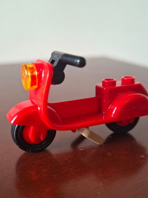 Lego City Town Vespa Scooter κόκκινο σαν καινούργιο