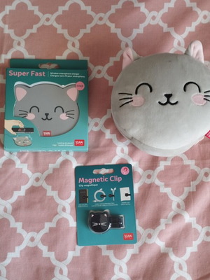 Legami cat-themed pack new, Bluetooth charger, magnetic clip, travel pillow