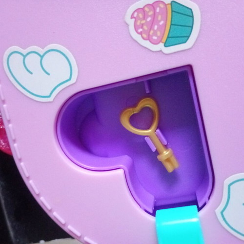 Funlockets secret suitcase used with accessories