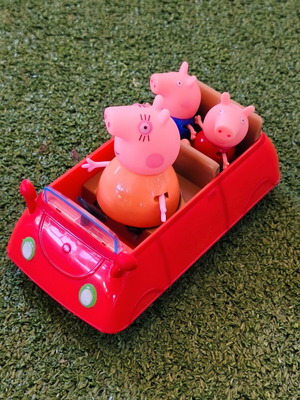 Αυτοκίνητο Peppa Pig με 3 συλλεκτικές φιγούρες σαν καινούργιο