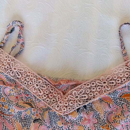Printed one-piece shorts like new with straps and sleeves multicolored