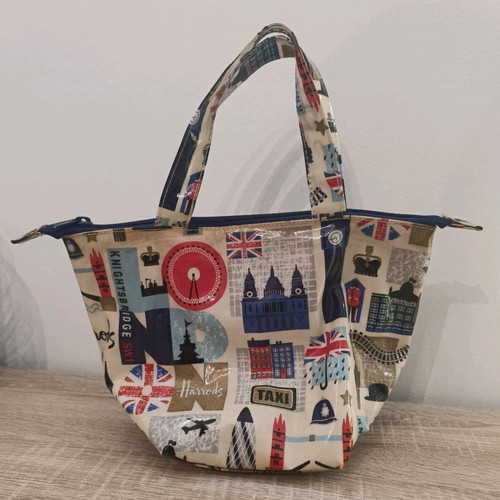 Harrod's lunch bag like new with temperature insulation