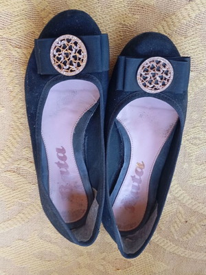 Black ballerina flats size 37
