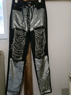Boohoo jeans new black with sequins and rips, size S