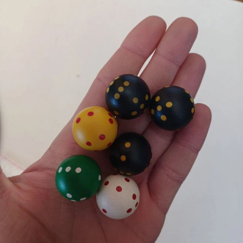 Set of six round dice like new