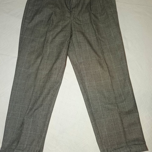 Suit with checkered pattern in gray, like new