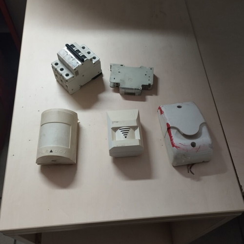 Pandora alarm system used with accessories