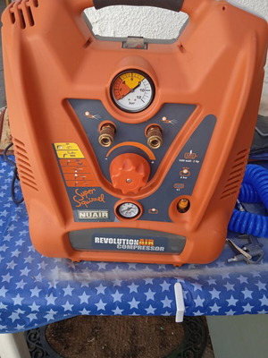 Nur Air portable air compressor with wheels