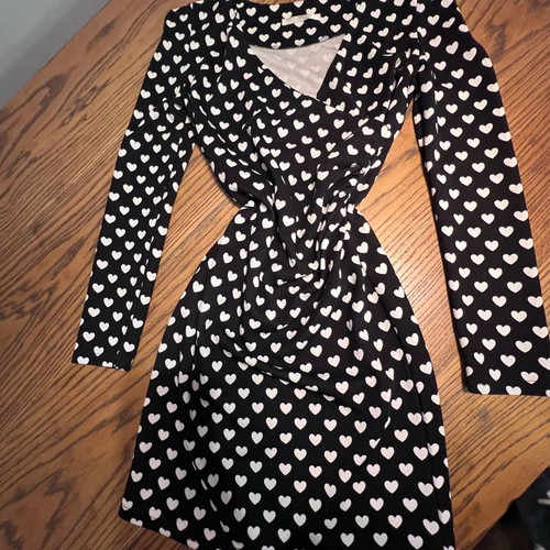 Elastic tight dress with heart print like new, black