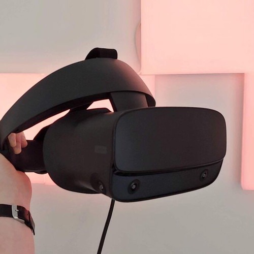 Oculus Rift S VR Headset like new, complete set with controllers
