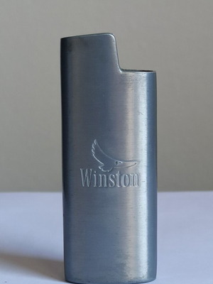 Winston collectible metal lighter case like new