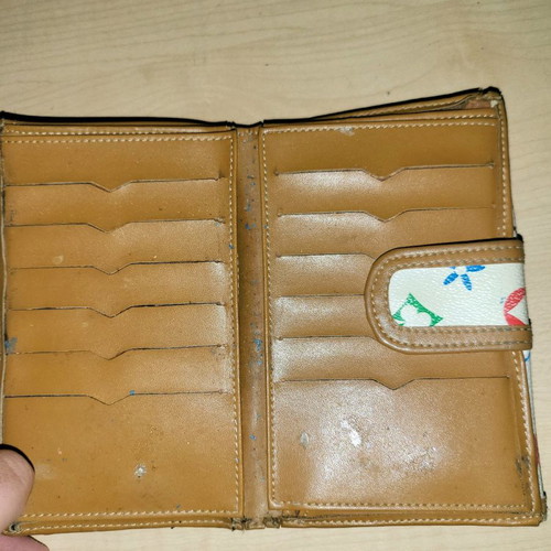 Tous wallet like new