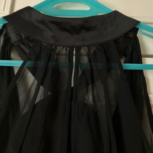 Twentyone L, women's black blouse, made of satin and muslin. The bow at the back.