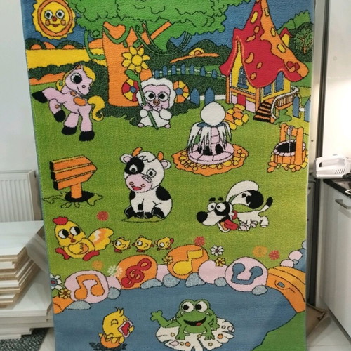 Children's rug like new 1.93x1.30