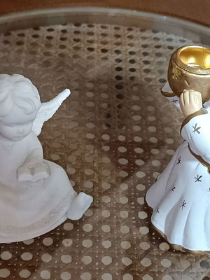 Porcelain angel figurines set of 2, like new