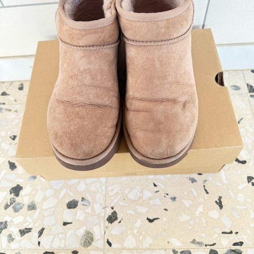 Ugg women's boots like new, size 40, beige