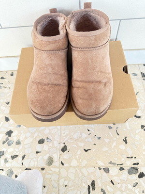 Ugg γυναικείες μπότες σαν καινούργιο, μέγεθος 40, μπεζ