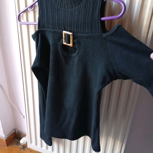 Freestyle blouse black with cut-out shoulder like new