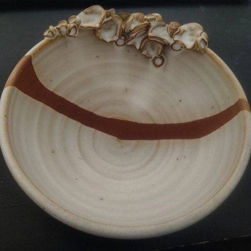 Ceramic bowl with embossed flowers 14.5 cm, like new