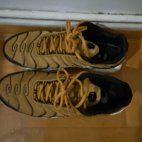 Nike Air Max Plus athletic shoes used, size 42.5, black and gold
