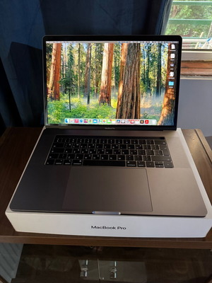 Macbook Pro Late 2018 used 15.4 Retina, Intel i7, 16GB, 512GB SSD