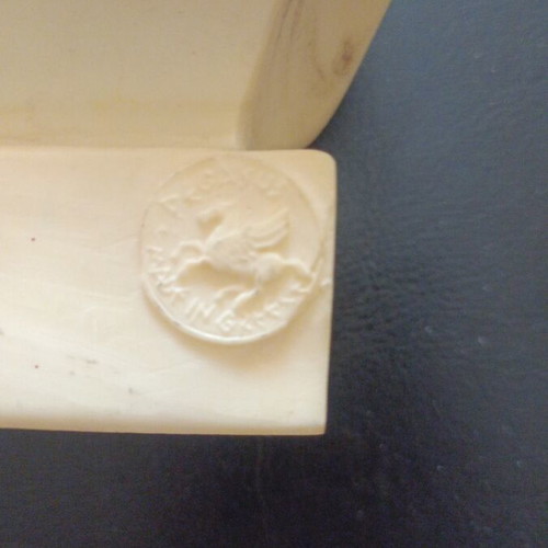 Madonna bust in bonded marble, like new