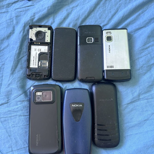 Nokia lot used phones for parts without batteries