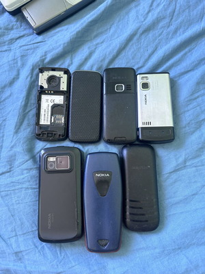 Nokia lot used phones for parts without batteries