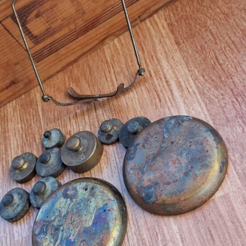 Old scale weights and pans set