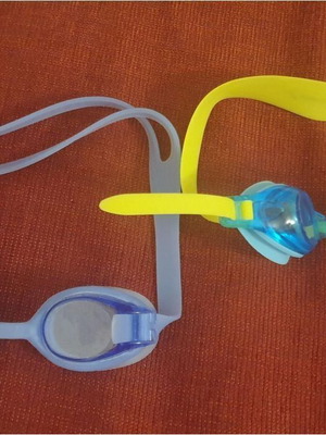 Children's swimming goggles Aquaspeed and Energetics used