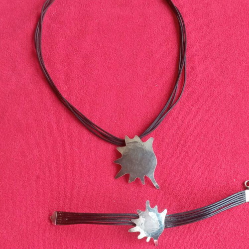 Silver vintage 1980 necklace and bracelet set like new