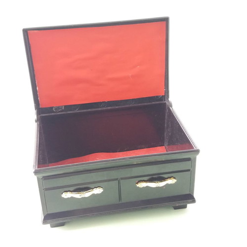 Retro jewelry box used with bakelite and beautiful photo