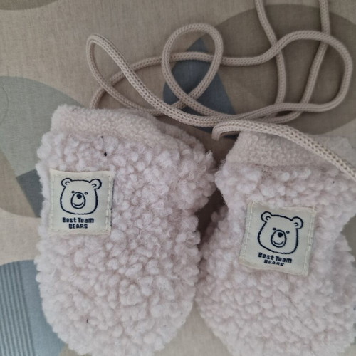 Warm gloves new, one size, beige