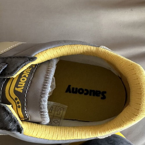 Saucony men's sneakers new, size 44, gray and yellow