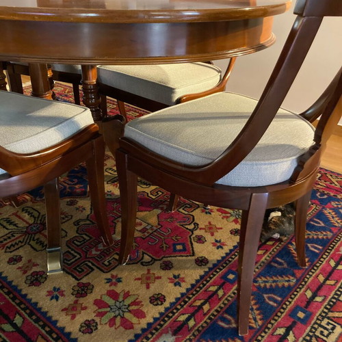 Varagkis extendable dining table 180 x 100 with 6 chairs like new
